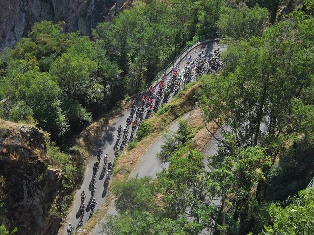 自行车技术流变：那些改变比赛的革新（球迷文化视角）